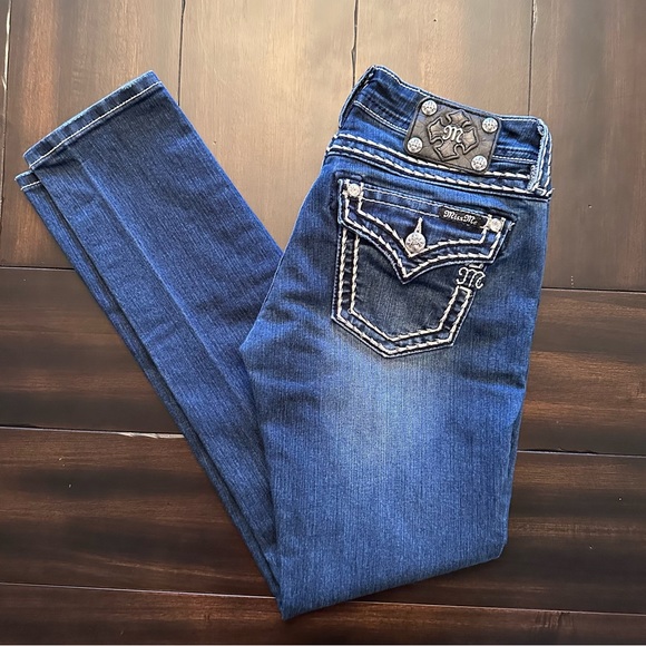 Miss Me Loose Saddle Stitch Border Skinny Jeans. Sizes: 27 & 28 - Picture 11 of 14